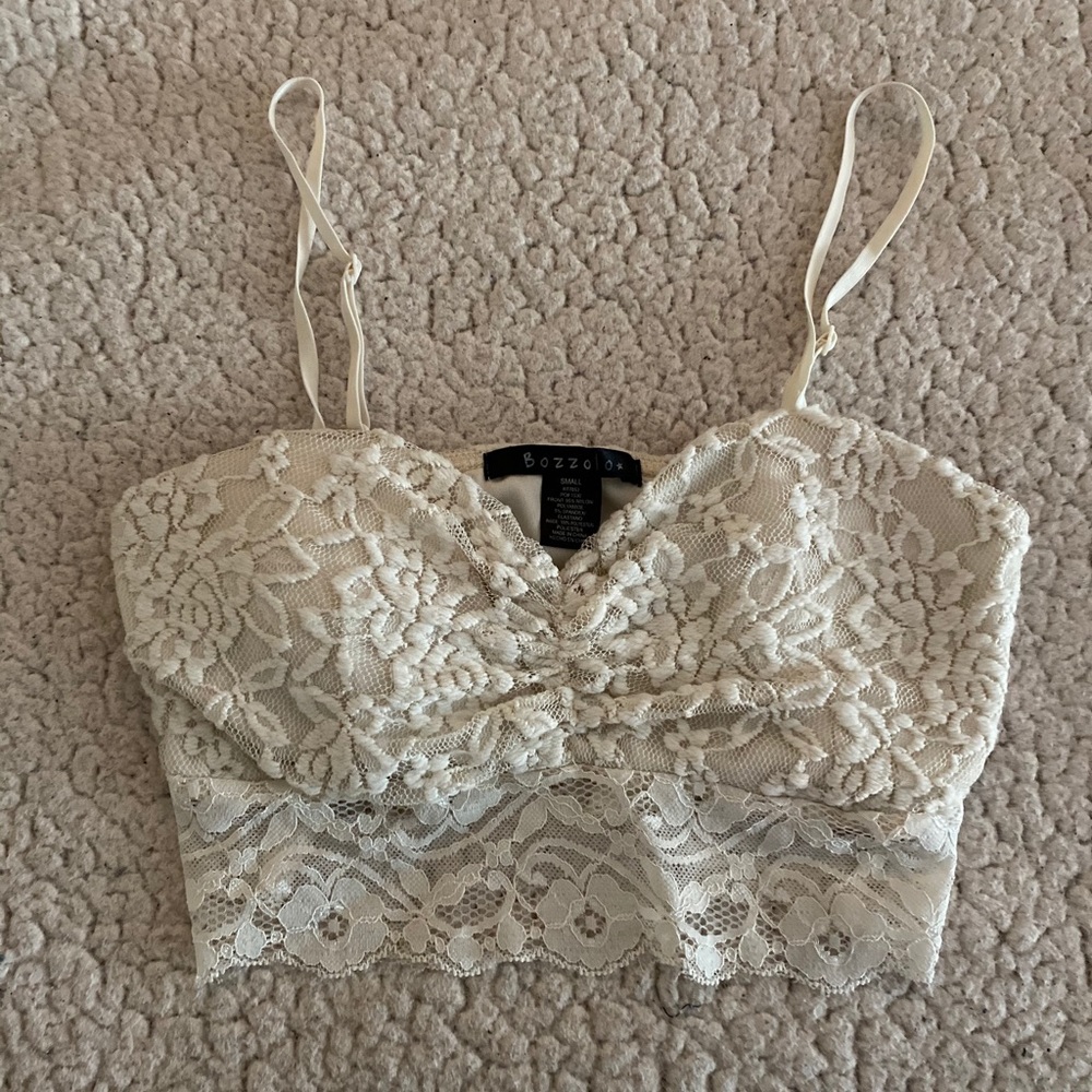SUPER CUTE Off White Lace Crop Top
